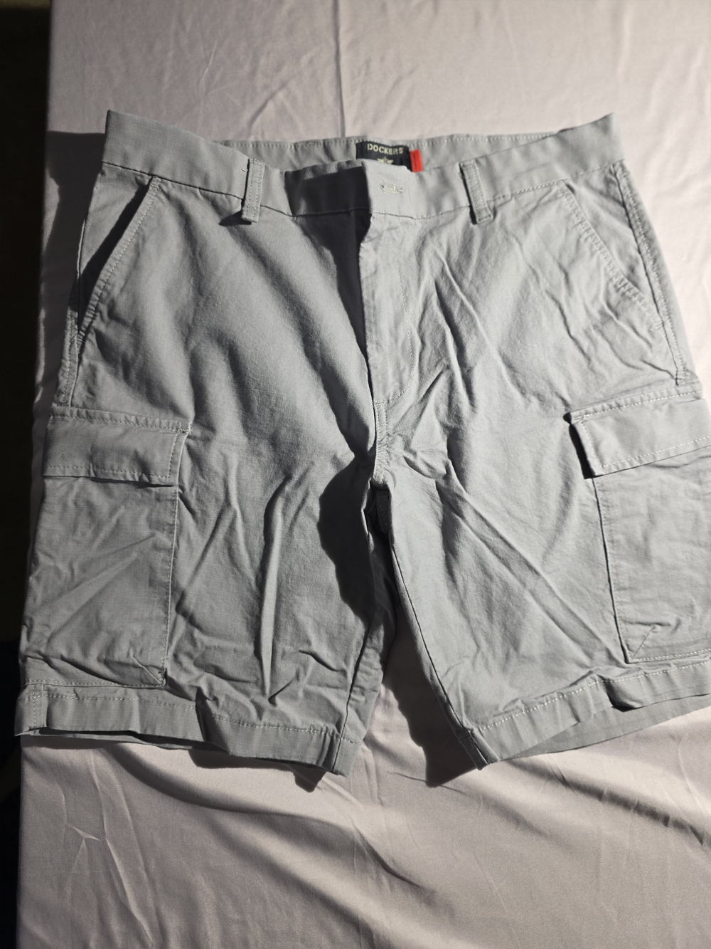 Dockers Men's Light Gray Cargo Athletic Shorts 8.5" Inseam
